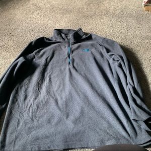 Navy NORTH FACE fleece